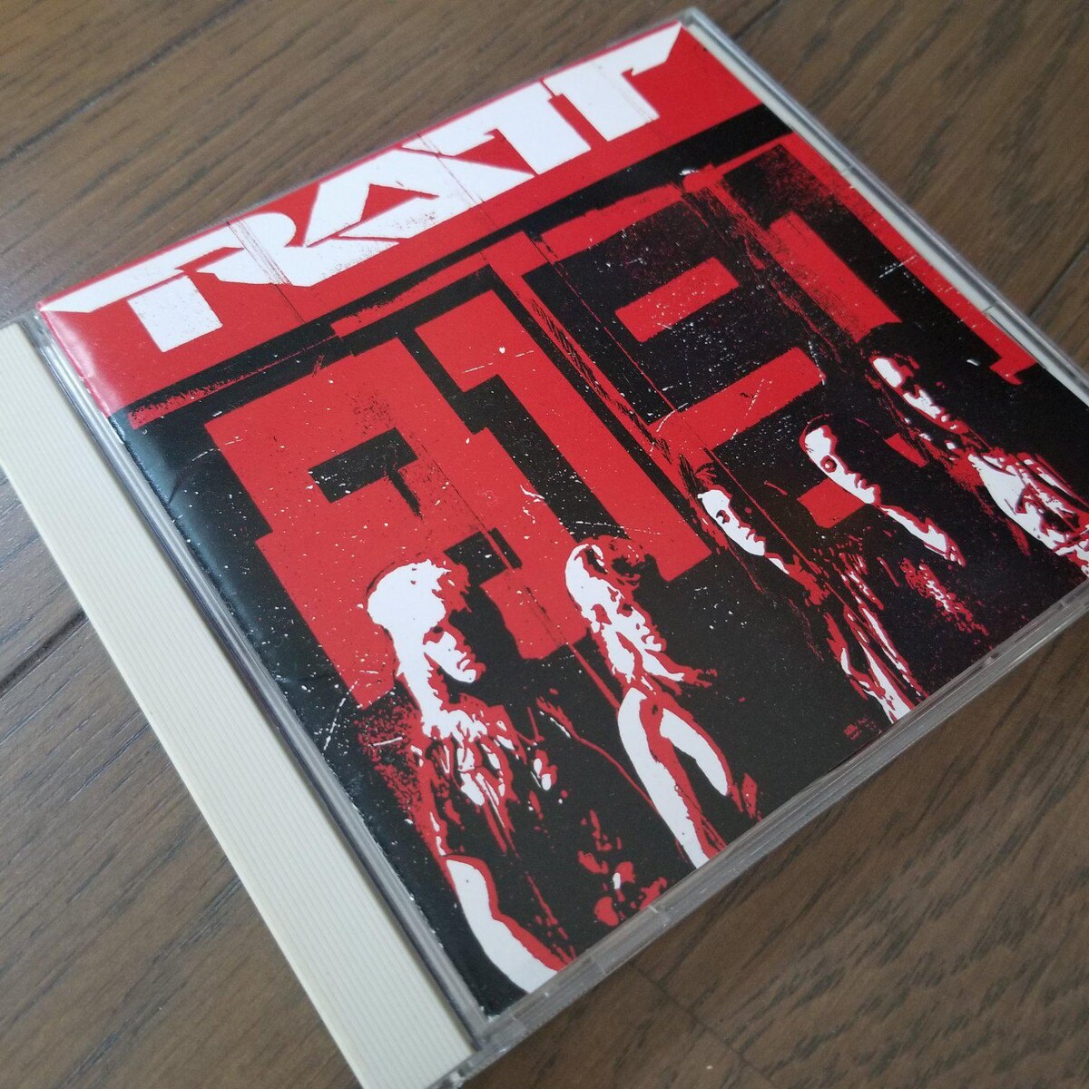 RATT 廃盤1st ミニアルバム 81cNZ6t4pZL._SY200_QL15_.jpg