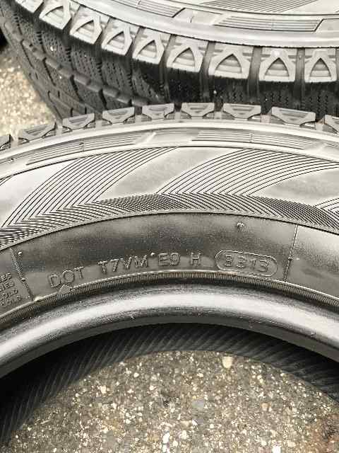 最上の品質な 車検対応 ハイエース/レジアスエースバン スタッドレス4本セット - タイヤ