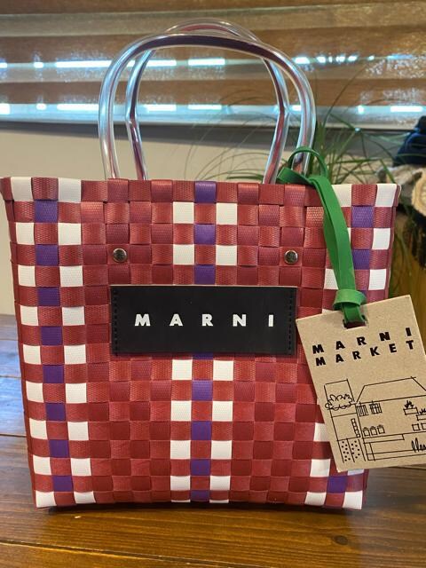 新品未使用marniカゴバッグストローマルニマーケットフラワーカフェ