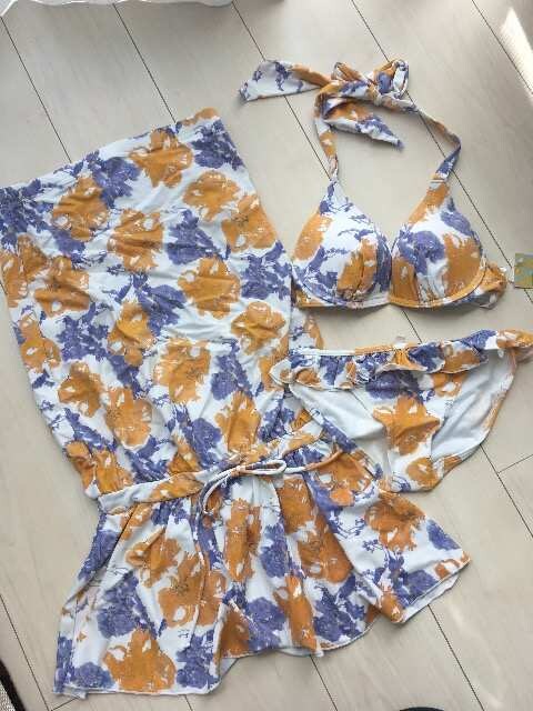 新品タグ付エメフィール花柄フラワー水着ビキニ白オレンジワンピース付3点セット 女性ファッション 新品 中古のオークション モバオク 新品タグ付エメフィール花柄フラワー水着ビキニ白オレンジワンピース付3点セット 女性ファッション 新品 中古のオークション モバオク