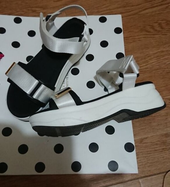 Gu ホワイト Lサイズ 厚底 サンダル カジュアル Teva Keen好きにも 女性ファッション 新品 中古のオークション モバオク Gu ホワイト Lサイズ 厚底 サンダル カジュアル Teva Keen好きにも 女性ファッション 新品 中古のオークション モバオク