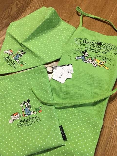 値下げ 新品 タグ付き ディズニーキッズエプロン三角巾セット 新品 中古のオークション モバオク