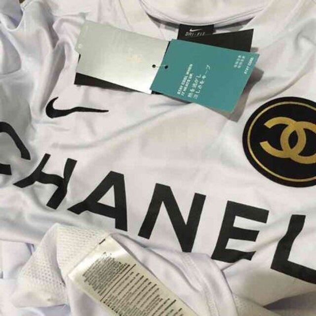 新品 Nike Chanel Evanesce ナイキ シャネル Tシャツ 新品 中古のオークション モバオク