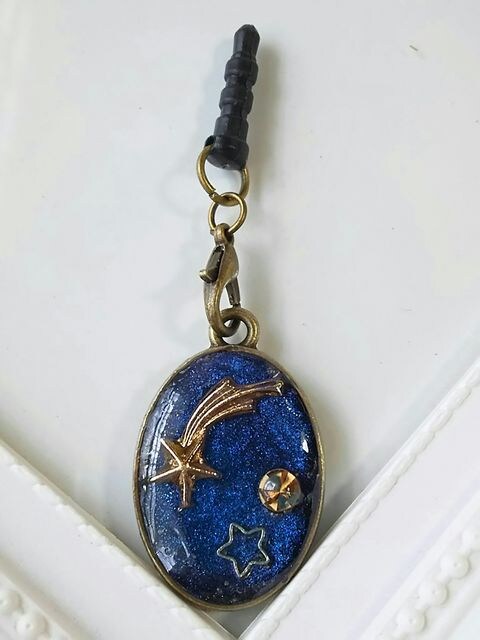 宇宙と流れ星のイヤホンジャック レジン ハンドメイド 女性ファッション 新品 中古のオークション モバオク 宇宙と流れ星のイヤホンジャック レジン ハンドメイド 女性ファッション 新品 中古のオークション モバオク