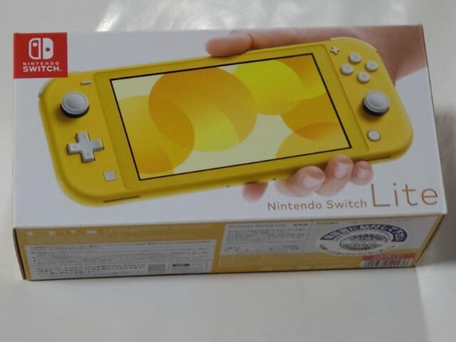 新品未使用】Nintendo Switch Lite イエロー 本体 ブタメン