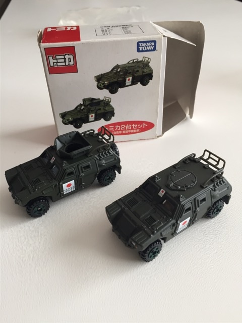 トミカ トイザらス オリジナルトミカ2台セット（自衛隊軽装甲