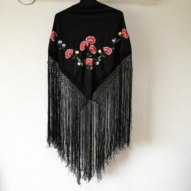 フラメンコ シージョ未使用品⭐︎赤地に黒刺繍×黒フレコ130〜132cm