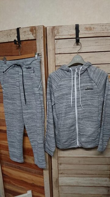 アディダス スウェット パーカー 上下セット レディース アディダス Adidas 新品 中古のオークション モバオク No