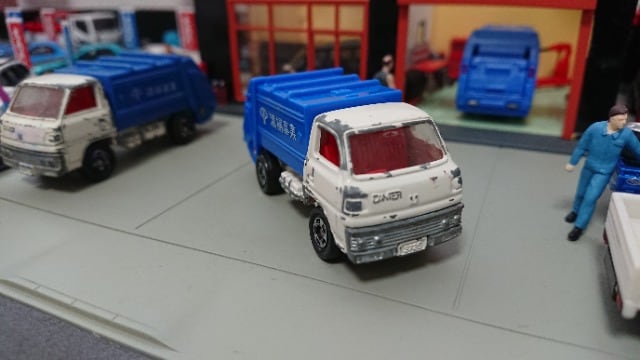 中古品】トミカ 三菱ふそう キャンター 清掃車 聞か ゴミ収集車