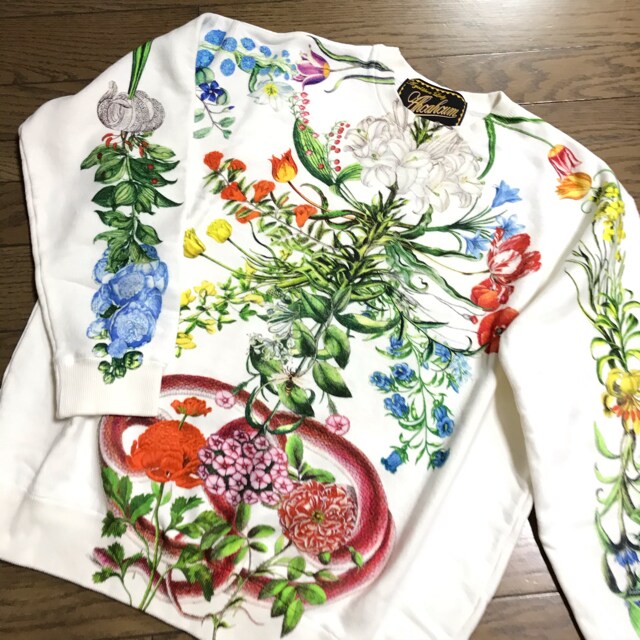 品質は非常に良い ムチャチャあちゃちゅむ新品タグ付き - チュニック 通販セール価格 むちゃちゃ お花の体 Tシャツ ホワイト あちゃちゅむ AHCAHCUM Tシャツ/カットソー(半袖/袖なし)