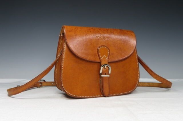 Courreges クレージュ ポシェットショルダーバッグ 茶 新品 中古のオークション モバオク
