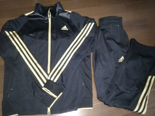 アディダスジャージ上下セット 美品 Sサイズ 黒金 新品 中古のオークション モバオク アディダスジャージ上下セット 美品 Sサイズ 黒金 新品 中古のオークション モバオク