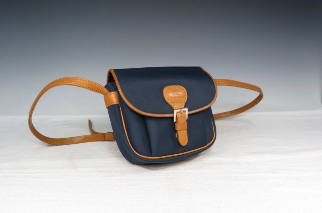 Courreges クレージュ ポシェットショルダーバッグ 紺 新品 中古のオークション モバオク