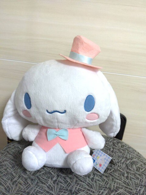 シナモン シナモロール かわいい紳士bigぬいぐるみ シナモロール ぬいぐるみ ピンク おもちゃ 新品 中古のオークション モバオク No