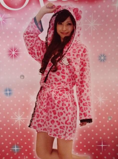 Hello Kitty キティちゃん耳付き豹柄 起毛ベロアガウン 女性ファッション 新品 中古のオークション モバオク No
