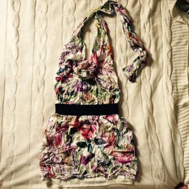 ザラ ボタニカル柄 ミニワンピース ホルター背中空き 花柄 ザラ Zara 新品 中古のオークション モバオク No ザラ ボタニカル柄 ミニワンピース ホルター背中空き 花柄 ザラ Zara 新品 中古のオークション モバオク No