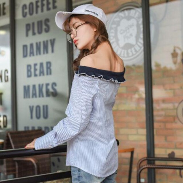 ニットのフリルがかわいいオフショルダー ストライプ 女性ファッション 新品 中古のオークション モバオク No