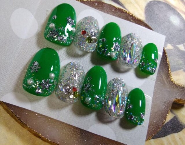 ジェルネイルチップ 付け爪 グリーン 雪の結晶 クリスマス 香水 コスメ ネイル 新品 中古のオークション モバオク