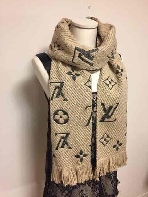 Louis Vuitton ルイヴィトン ロゴマニア マフラー 新品 中古のオークション モバオク