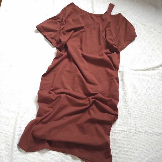Lowrys Farm ワンショルダー裾スリットマキシワンピース 新品 中古のオークション モバオク Lowrys Farm ワンショルダー裾スリットマキシワンピース 新品 中古のオークション モバオク