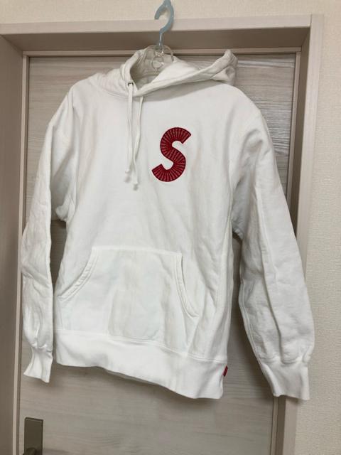 美品 大人気 即完売モデル シュプリーム Supreme パーカー 胸元ロゴ ...
