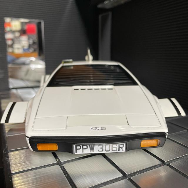 絶版 オートアート1/18 007ロータスエスプリ ボンドカー 私を愛