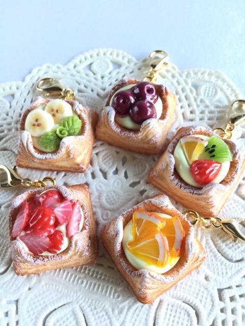 フェイクスイーツ*フルーツデニッシュ・カニカンチャーム*スイーツデコ