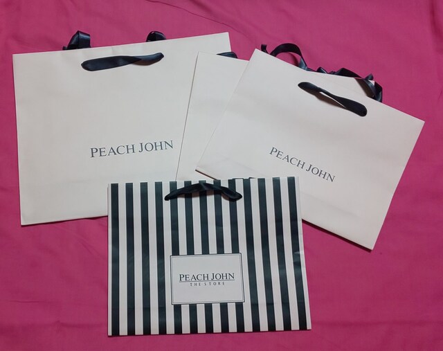 Peachjohnピンク黒紙袋ショップ袋4枚セットピーチジョンロゴショッパーエコバッグ ピーチジョン Pj 新品 中古のオークション モバオク Peachjohnピンク黒紙袋ショップ袋4枚セットピーチジョンロゴショッパーエコバッグ ピーチジョン Pj 新品 中古のオークション モバオク