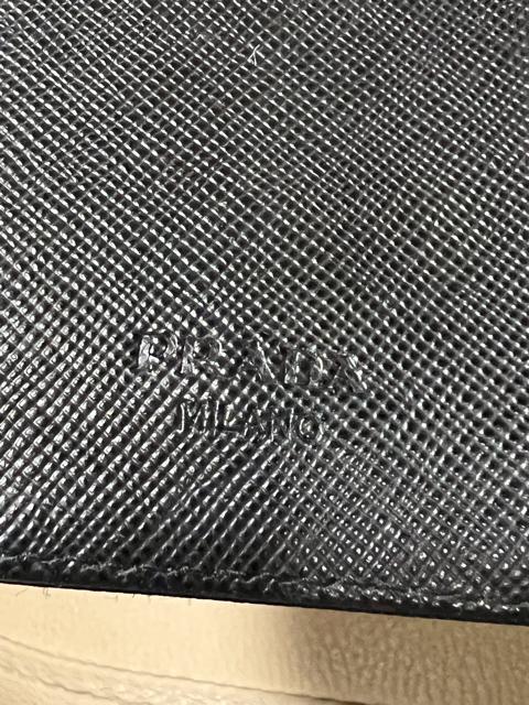 極美品☆PRADA☆三角ロゴ☆ナイロン・ラウンドファスナー☆二つ折り ...