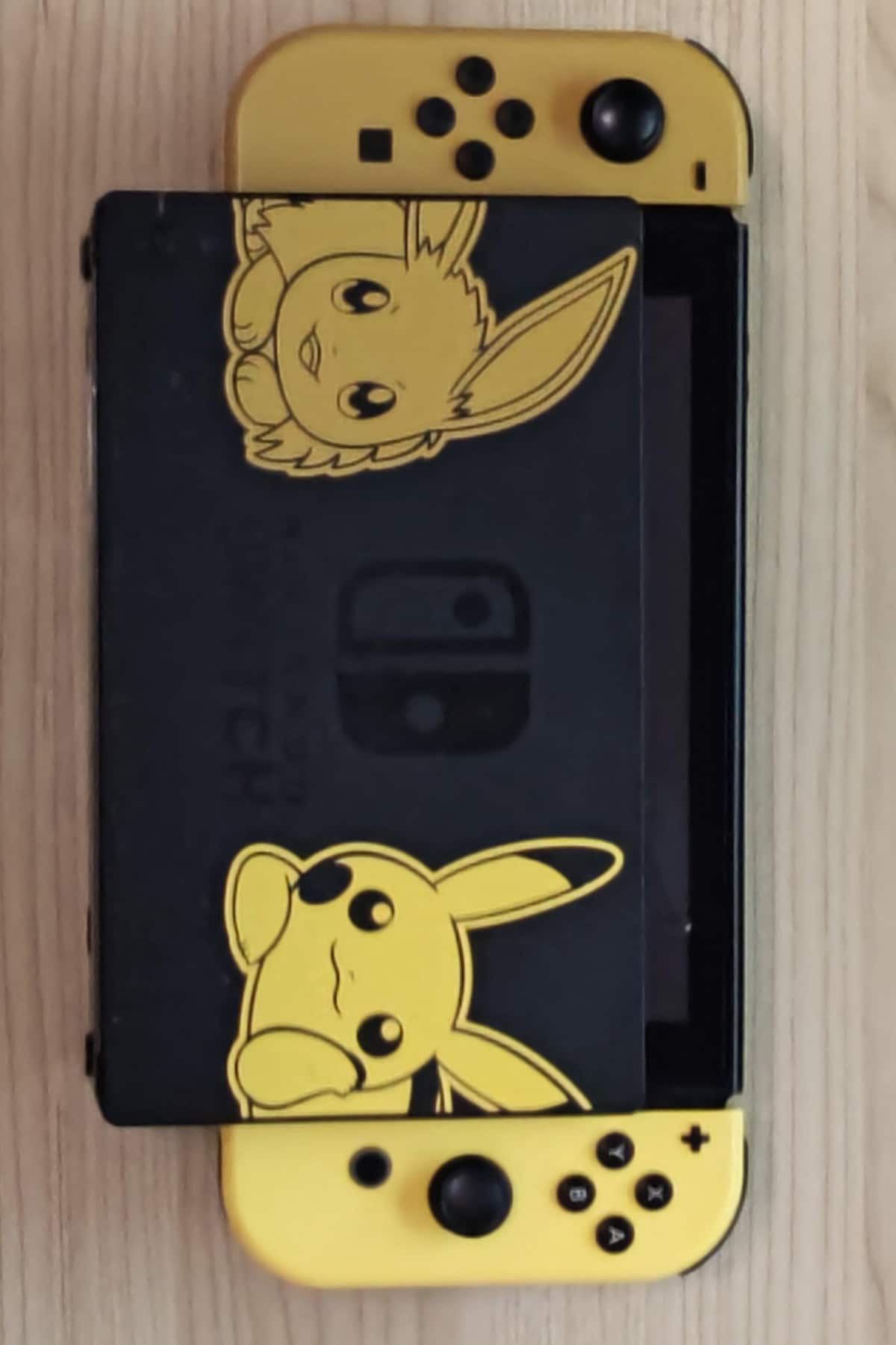 任天堂Switch(ポケットモンスターピカチュウイーブイデザイン 在庫有り・即納 ※あらき様専用※【ジャンク品】ピカブイデザイン Nintendo Switch 家庭用ゲーム本体