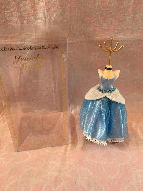 ディズニー シンデレラ ドレス型アクセサリースタンド 新品 中古のオークション モバオク ディズニー シンデレラ ドレス型アクセサリースタンド 新品 中古のオークション モバオク