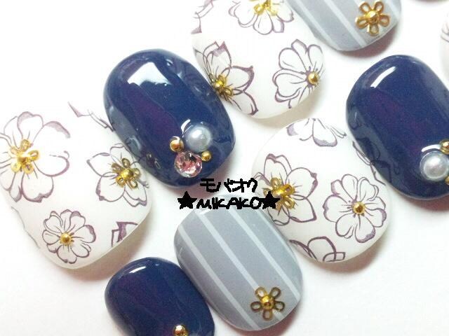 Mikako モノトーン花柄ネイビーグレーストライプネイル ベリーショート 342 新品 中古のオークション モバオク Mikako モノトーン花柄ネイビーグレーストライプネイル ベリーショート 342 新品 中古のオークション モバオク