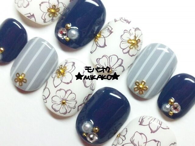 Mikako モノトーン花柄ネイビーグレーストライプネイル ベリーショート 342 新品 中古のオークション モバオク Mikako モノトーン花柄ネイビーグレーストライプネイル ベリーショート 342 新品 中古のオークション モバオク