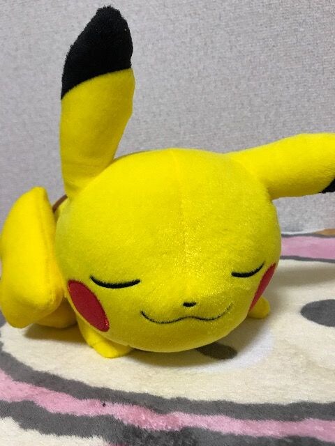 ポケモン でっかいぬいぐるみ すやすやピカチュウ 新品 中古のオークション モバオク