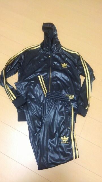 Adidasアディダス 黒 ゴールド金ジャージセットアップ上下m ファイヤーバード 新品 中古のオークション モバオク Adidasアディダス 黒 ゴールド金ジャージセットアップ上下m ファイヤーバード 新品 中古のオークション モバオク