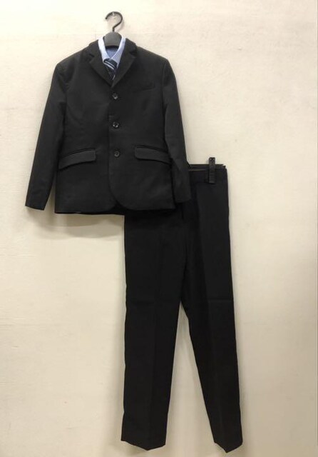 新品 男の子140サイズ 黒系スーツ4点セット 入学式 卒業式 七五三 Y325 キッズ ベビー 新品 中古のオークション モバオク No