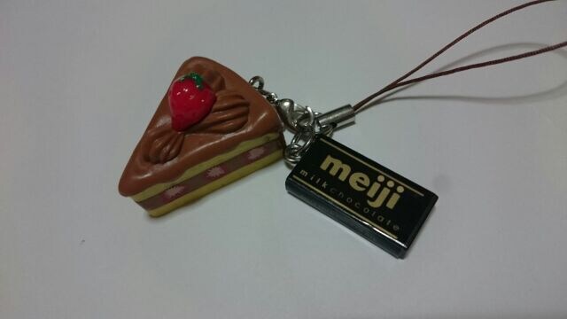 Meijiチョコケーキストラップ チョコクリームいちごショートケーキ 明治ミルクチョコレート 新品 新品 中古のオークション モバオク Meijiチョコケーキストラップ チョコクリームいちごショートケーキ 明治ミルクチョコレート 新品 新品 中古のオークション モバオク
