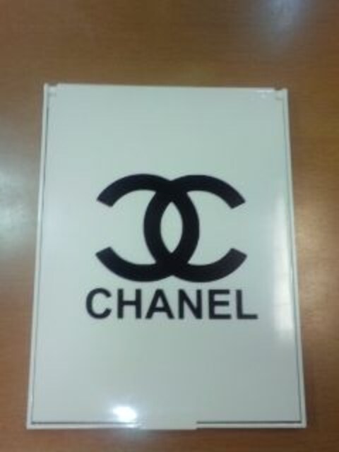Chanel ミラー ホワイト 大 新品 中古のオークション モバオク Chanel ミラー ホワイト 大 新品 中古のオークション モバオク