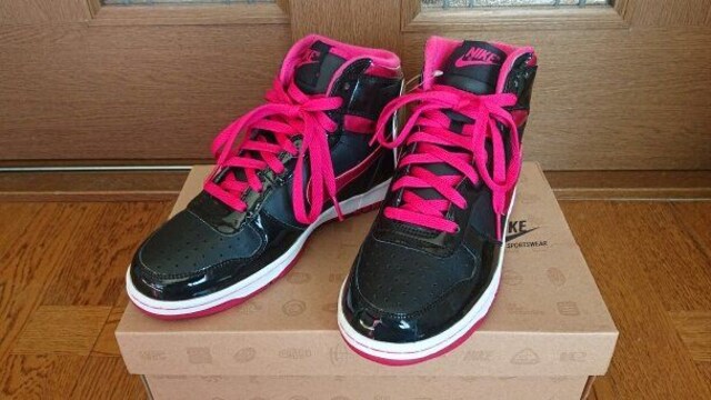ナイキ Nike スニーカー 24cm 黒 ピンク 新品未使用 箱付き 新品 中古のオークション モバオク ナイキ Nike スニーカー 24cm 黒 ピンク 新品未使用 箱付き 新品 中古のオークション モバオク